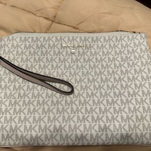 Michael Kors 2 in 1 Clutch